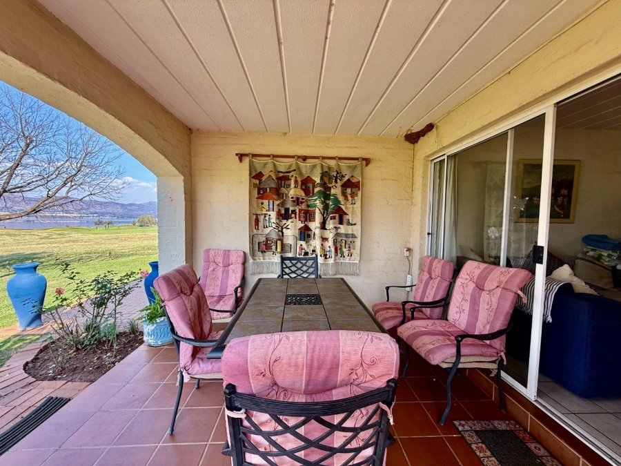 2 Bedroom Property for Sale in Caribbean Beach Club North West